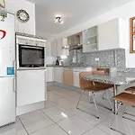 New Townhouse In El Duque Joyas