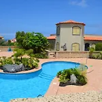 New Townhouse In El Duque Joyas