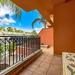 New Townhouse In El Duque Joyas