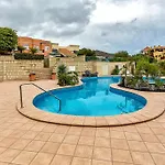 New Townhouse In El Duque Joyas *