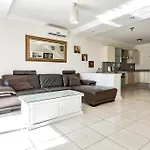 New Townhouse In El Duque Joyas