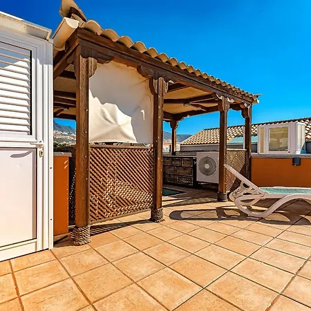 New Townhouse In El Duque Joyas