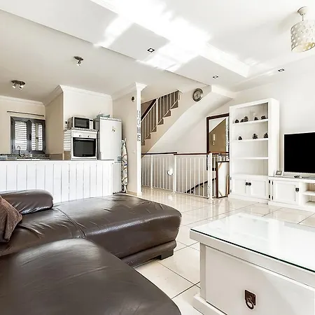 New Townhouse In El Duque Joyas Holiday home